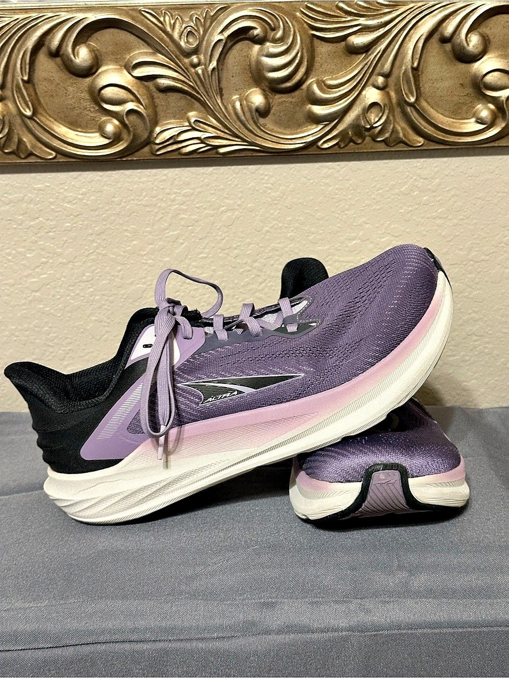 Altra Torin 8 Women's Athletic Shoes Purple US 10 EUC